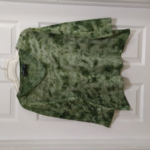 Womens Medium,Sonoma, leaf prin,t green V- neck 3/4 sleeve T-shirt.